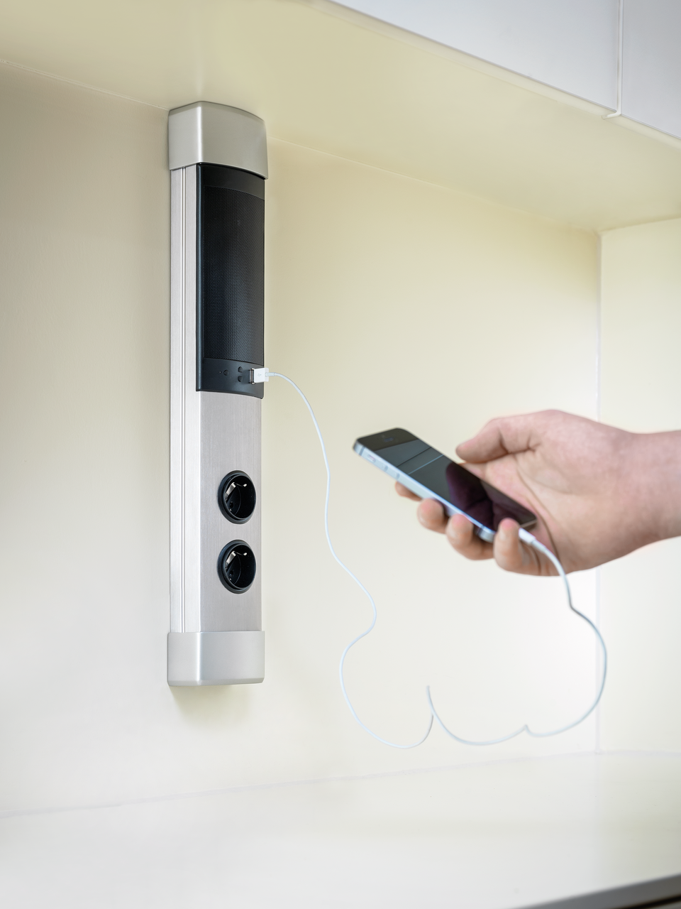 Colonne Muzak USB A, prises-contact de protection